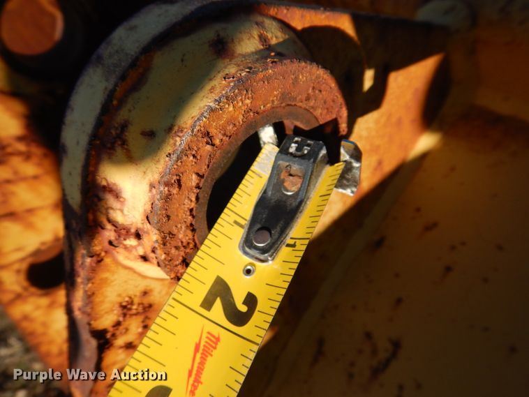 image for item DI1191 (2) 24" W backhoe buckets