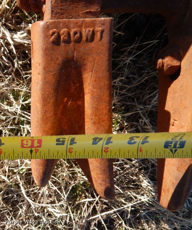 image for item DI1194 (3) backhoe buckets