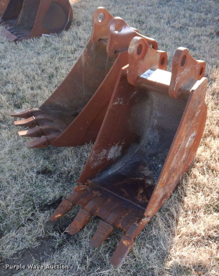 (2) Tag backhoe buckets in Sikeston, MO Item DI1195 sold Purple Wave