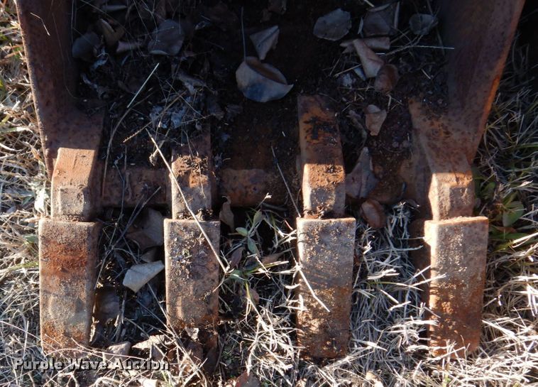 image for item DI1200 (2) backhoe buckets