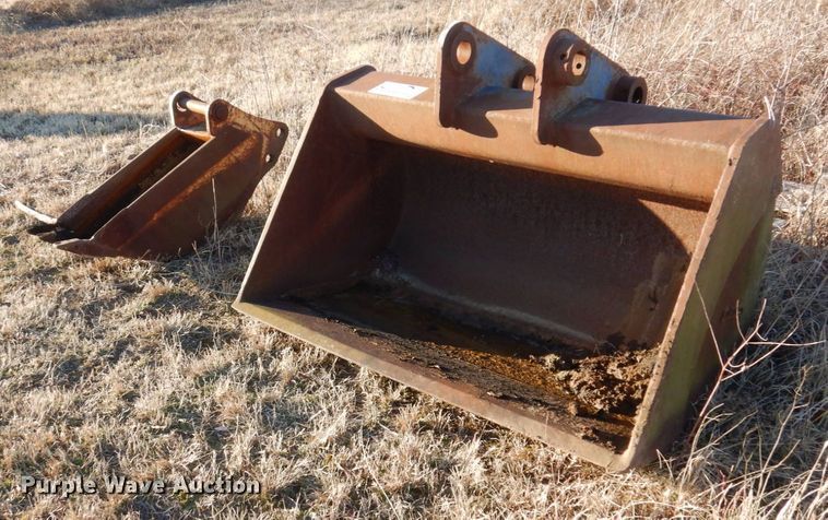 image for item DI1201 (2) excavator buckets