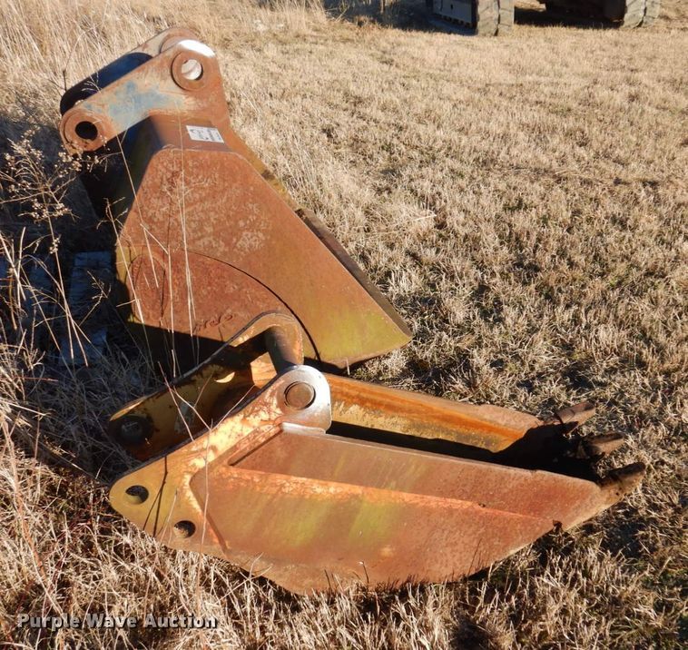 image for item DI1201 (2) excavator buckets