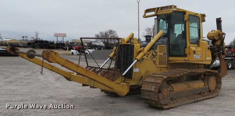 image for item DN7899 2002 John Deere 750C Series II LGP  cable plow