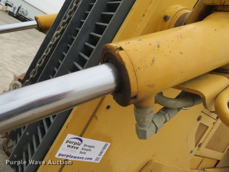 image for item DN7899 2002 John Deere 750C Series II LGP  cable plow