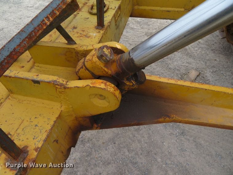 image for item DN7899 2002 John Deere 750C Series II LGP  cable plow