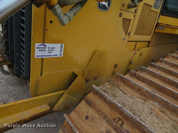 image for item DN7899 2002 John Deere 750C Series II LGP  cable plow