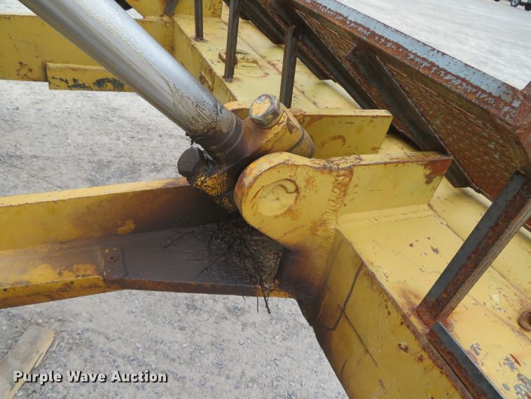 image for item DN7899 2002 John Deere 750C Series II LGP  cable plow