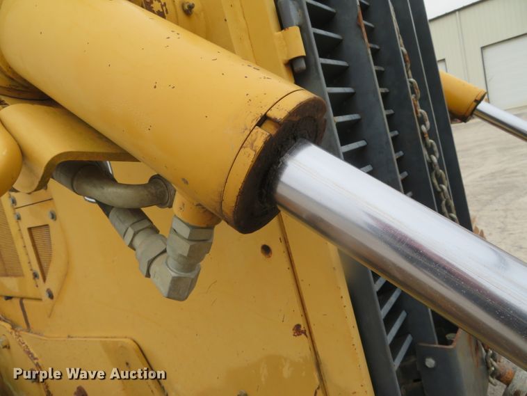 image for item DN7899 2002 John Deere 750C Series II LGP  cable plow