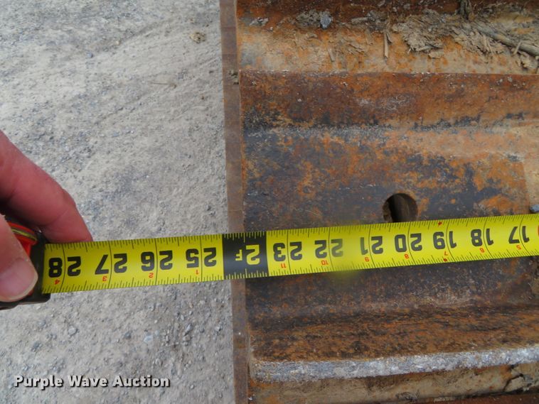 image for item DN7899 2002 John Deere 750C Series II LGP  cable plow