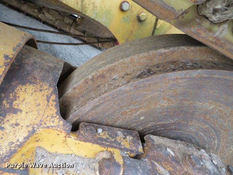 image for item DN7899 2002 John Deere 750C Series II LGP  cable plow