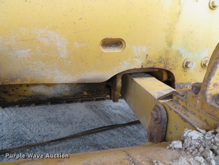 image for item DN7899 2002 John Deere 750C Series II LGP  cable plow