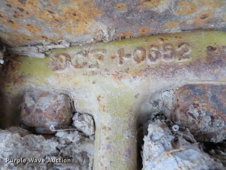 image for item DN7899 2002 John Deere 750C Series II LGP  cable plow