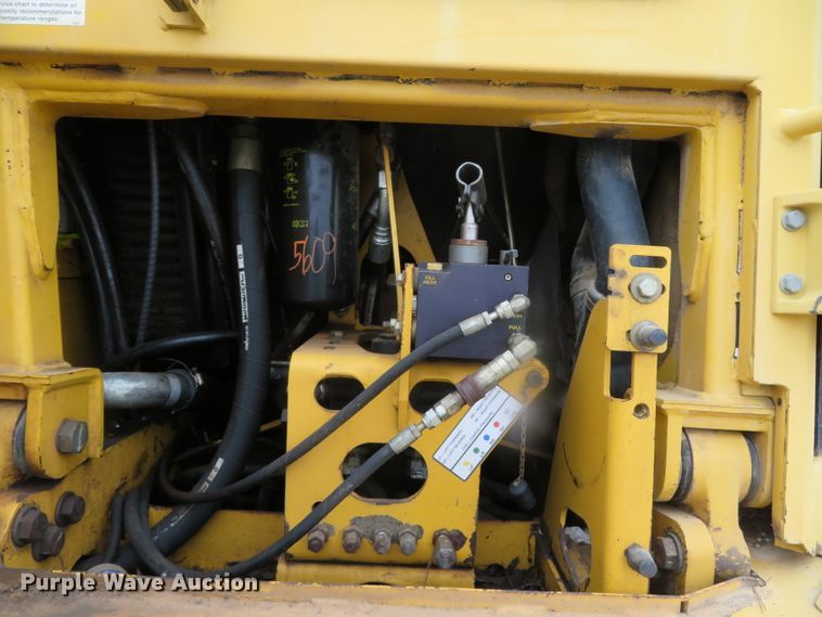 image for item DN7899 2002 John Deere 750C Series II LGP  cable plow