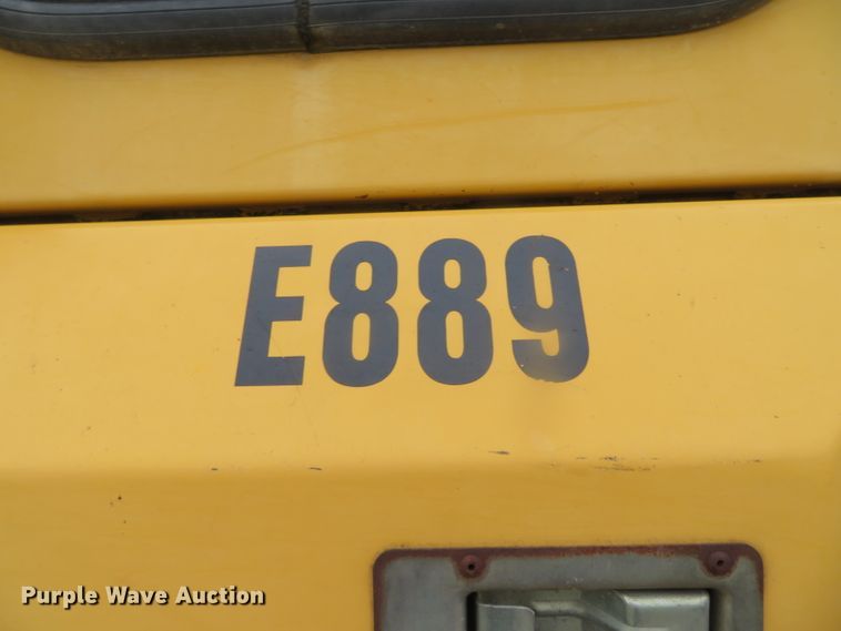 image for item DN7899 2002 John Deere 750C Series II LGP  cable plow