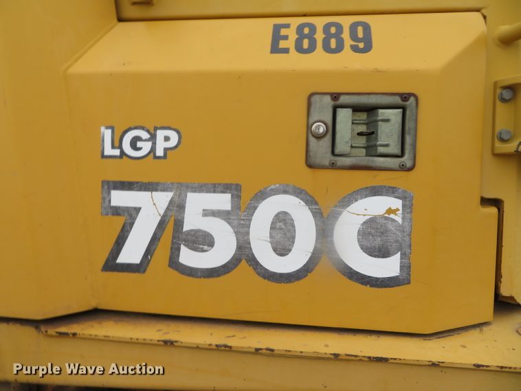 image for item DN7899 2002 John Deere 750C Series II LGP  cable plow