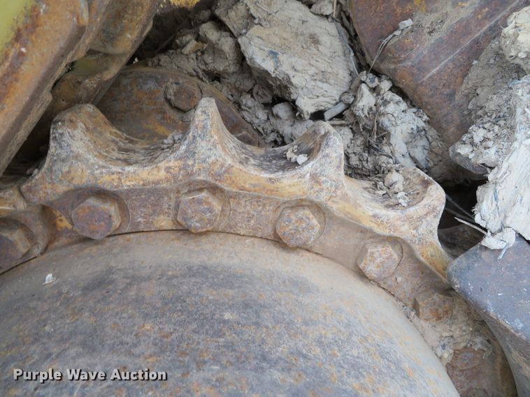 image for item DN7899 2002 John Deere 750C Series II LGP  cable plow