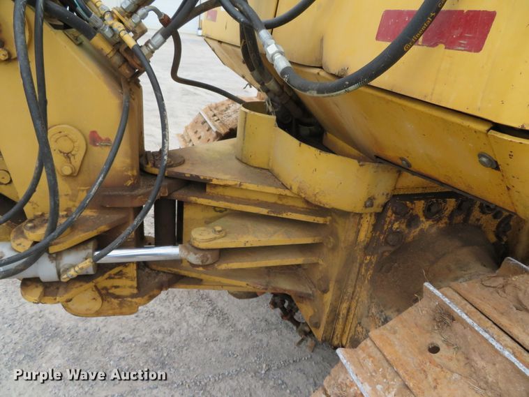 image for item DN7899 2002 John Deere 750C Series II LGP  cable plow