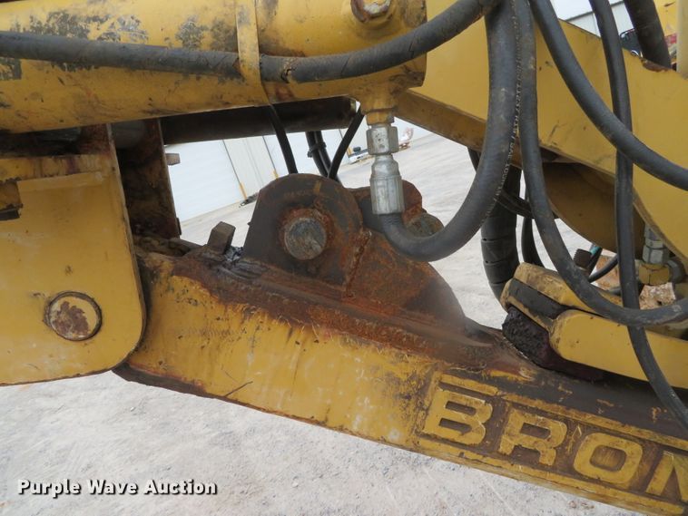 image for item DN7899 2002 John Deere 750C Series II LGP  cable plow