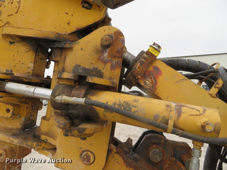 image for item DN7899 2002 John Deere 750C Series II LGP  cable plow