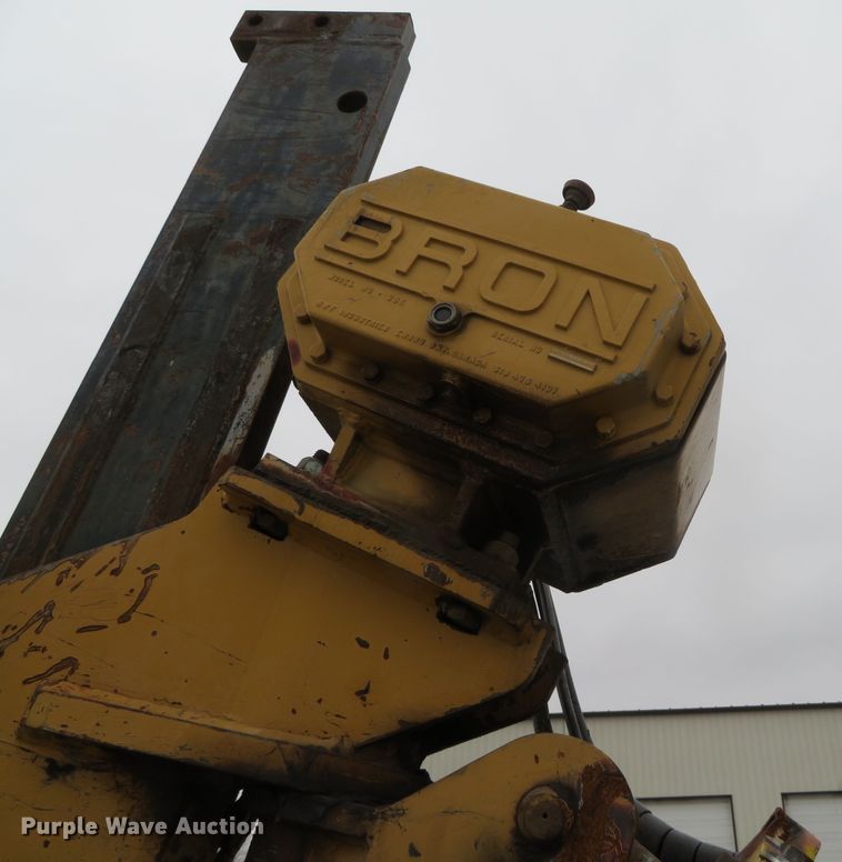 image for item DN7899 2002 John Deere 750C Series II LGP  cable plow