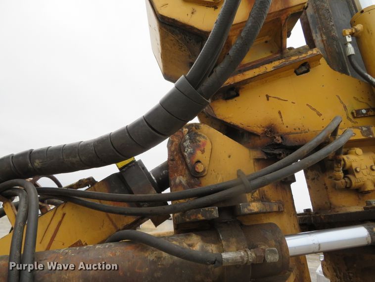 image for item DN7899 2002 John Deere 750C Series II LGP  cable plow