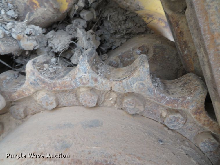 image for item DN7899 2002 John Deere 750C Series II LGP  cable plow