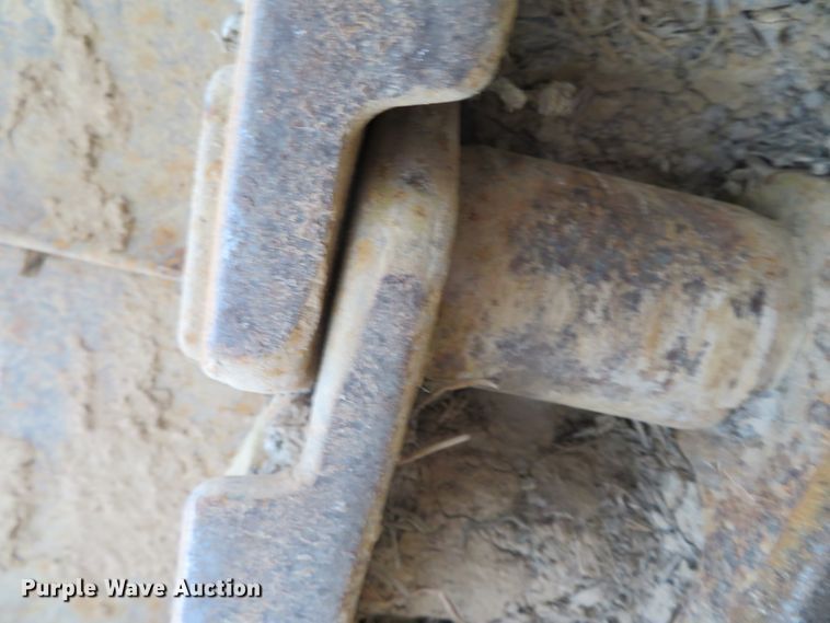 image for item DN7899 2002 John Deere 750C Series II LGP  cable plow