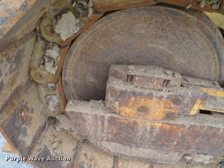 image for item DN7899 2002 John Deere 750C Series II LGP  cable plow