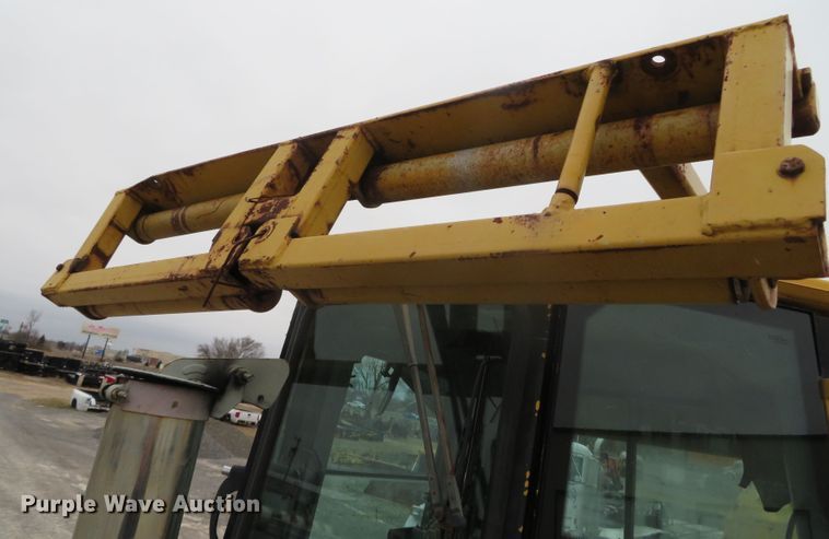 image for item DN7899 2002 John Deere 750C Series II LGP  cable plow