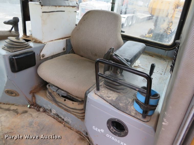 image for item DN7899 2002 John Deere 750C Series II LGP  cable plow