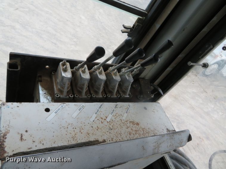 image for item DN7899 2002 John Deere 750C Series II LGP  cable plow