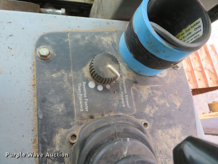 image for item DN7899 2002 John Deere 750C Series II LGP  cable plow