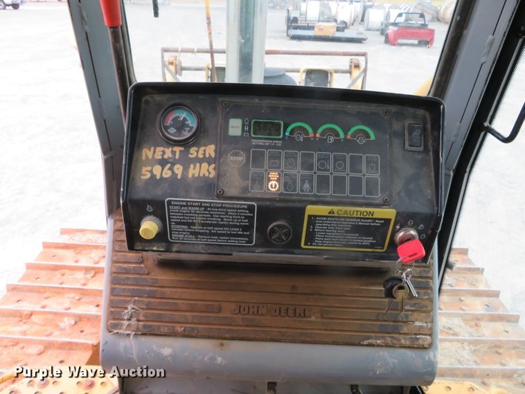 image for item DN7899 2002 John Deere 750C Series II LGP  cable plow