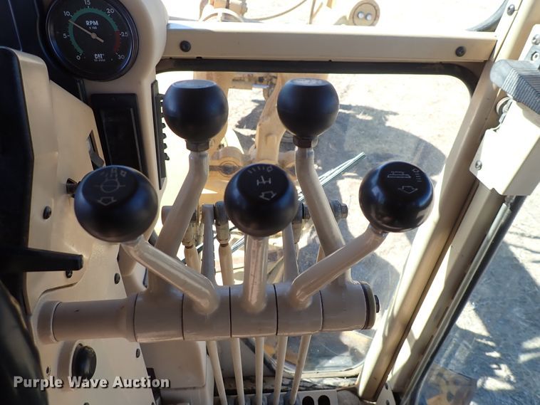 image for item DC4109 2001 Caterpillar 140H  motor grader