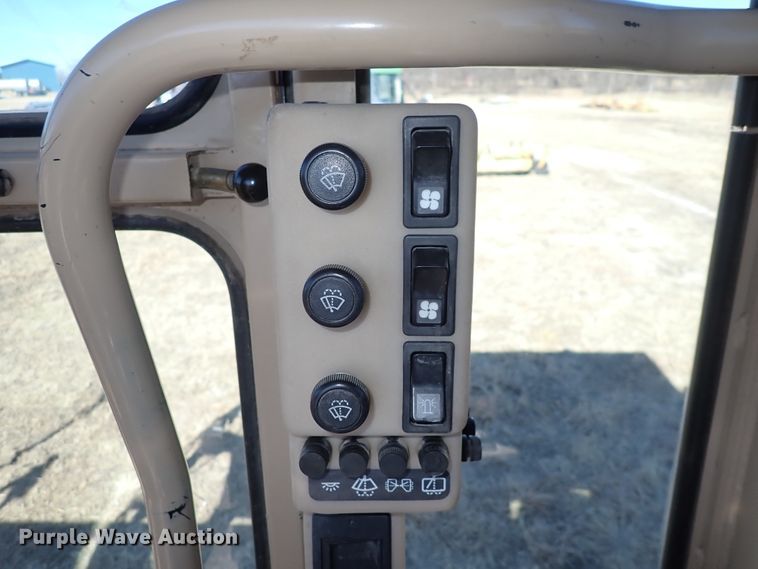 image for item DC4109 2001 Caterpillar 140H  motor grader