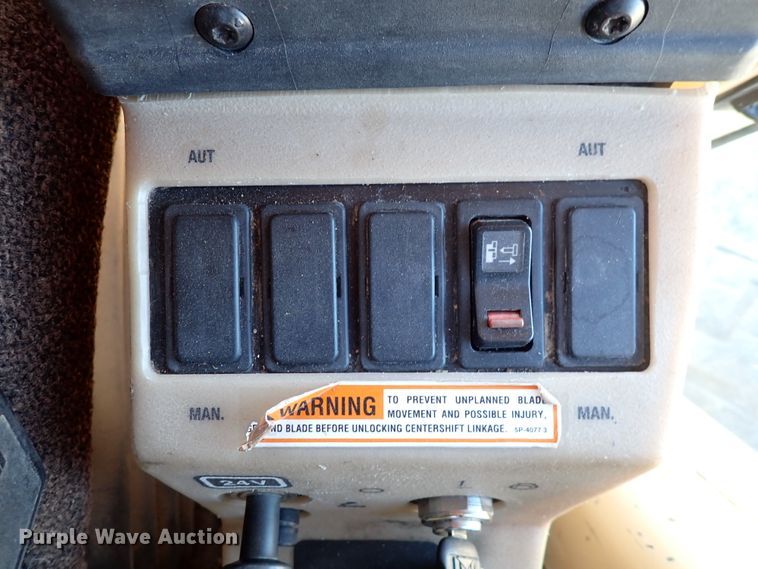 image for item DC4109 2001 Caterpillar 140H  motor grader