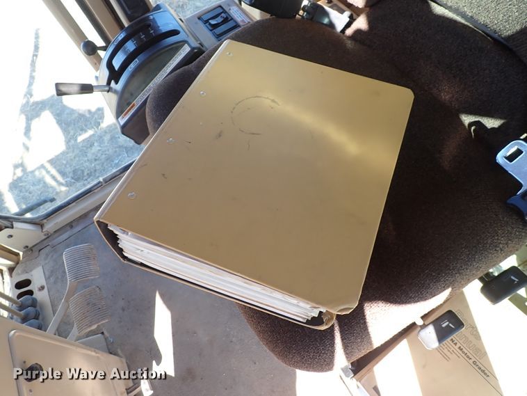 image for item DC4109 2001 Caterpillar 140H  motor grader