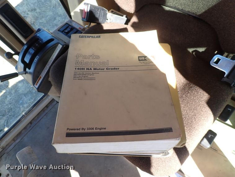 image for item DC4109 2001 Caterpillar 140H  motor grader