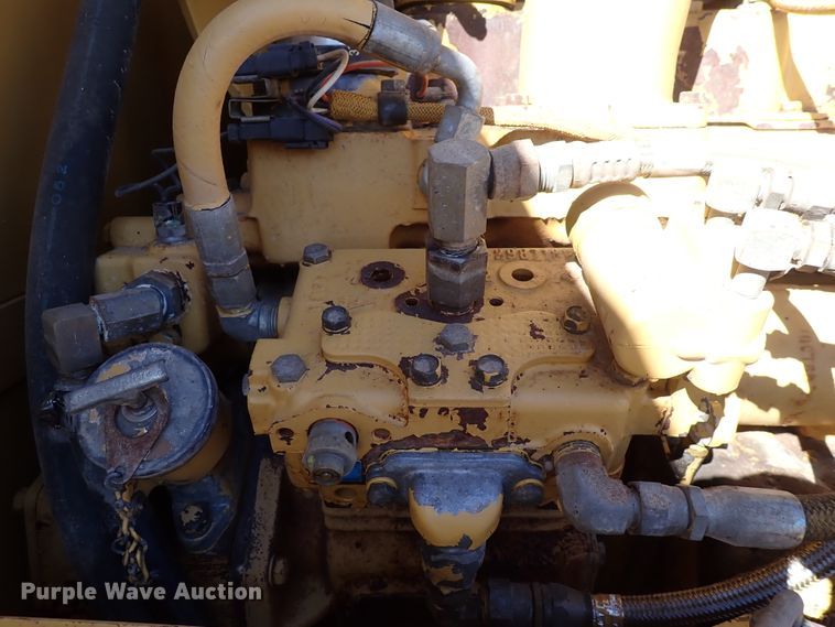 image for item DC4109 2001 Caterpillar 140H  motor grader