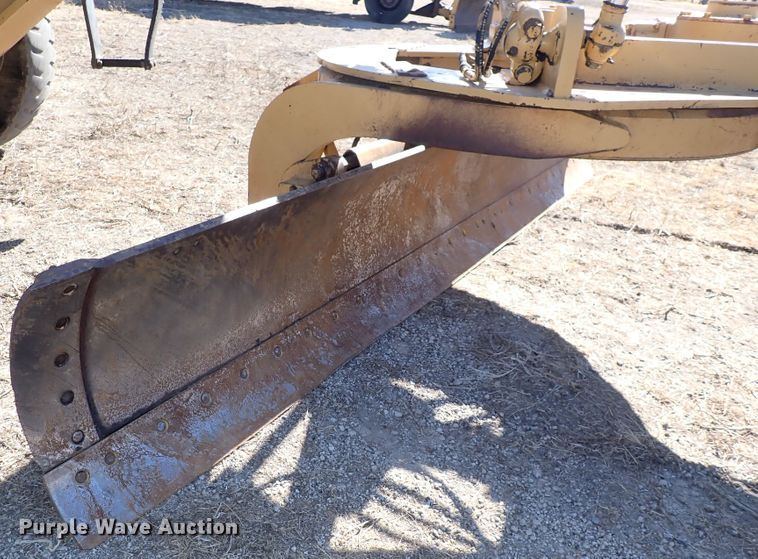 image for item DC4109 2001 Caterpillar 140H  motor grader