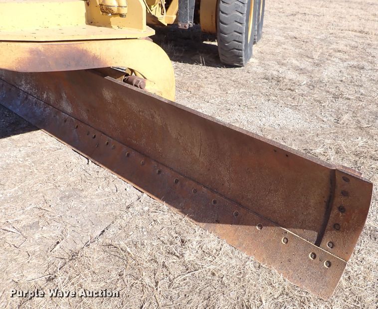 image for item DC4109 2001 Caterpillar 140H  motor grader