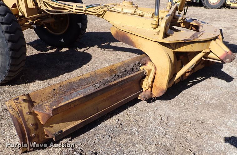 image for item DC4109 2001 Caterpillar 140H  motor grader