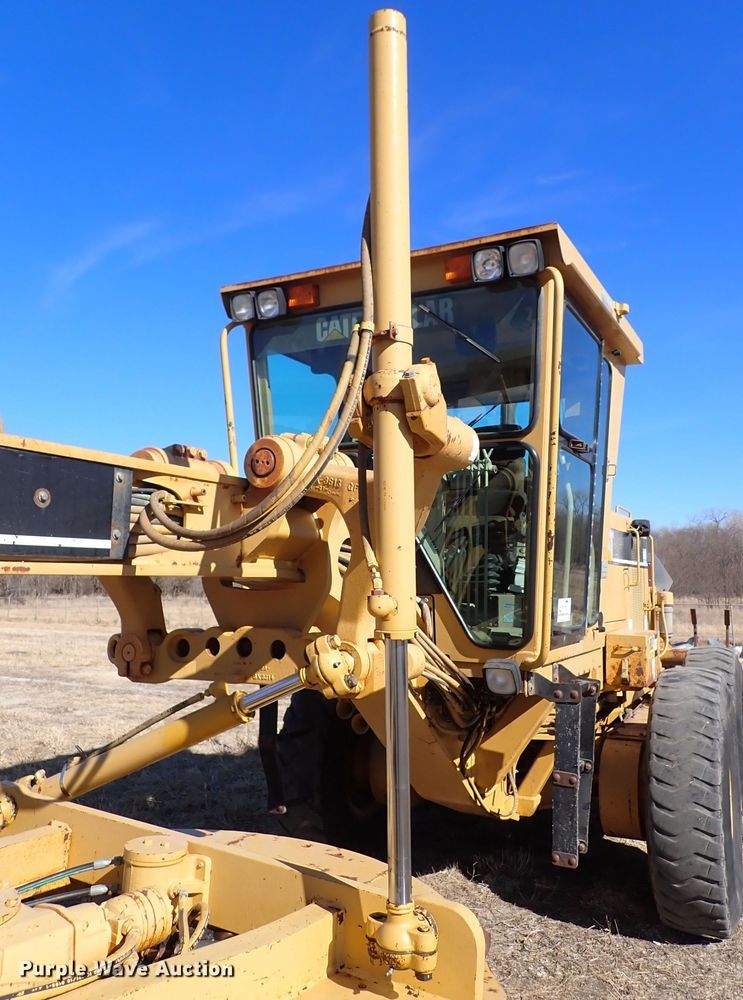 image for item DC4109 2001 Caterpillar 140H  motor grader