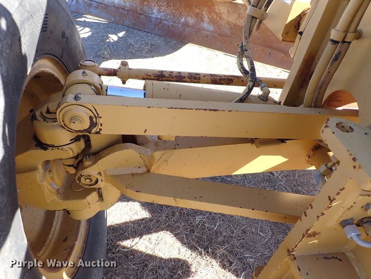 image for item DC4109 2001 Caterpillar 140H  motor grader