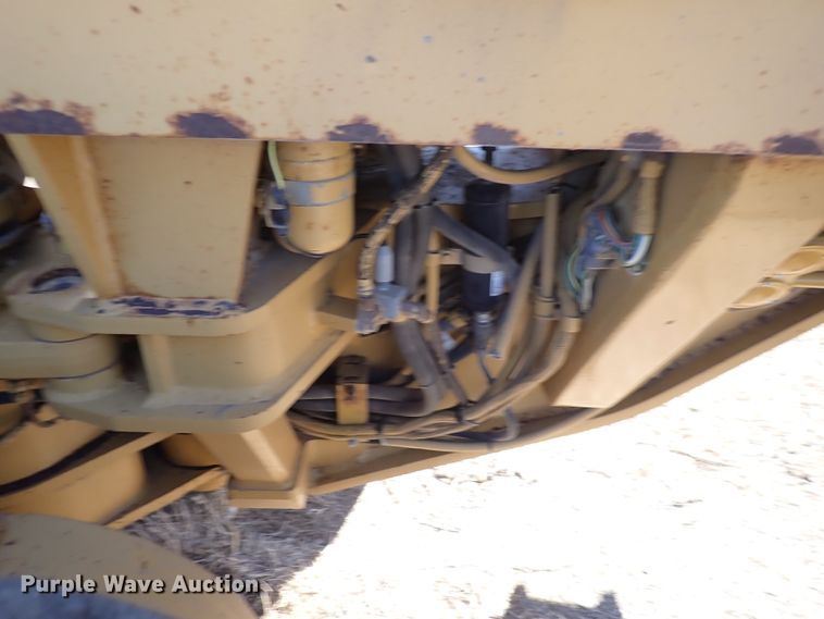 image for item DC4109 2001 Caterpillar 140H  motor grader