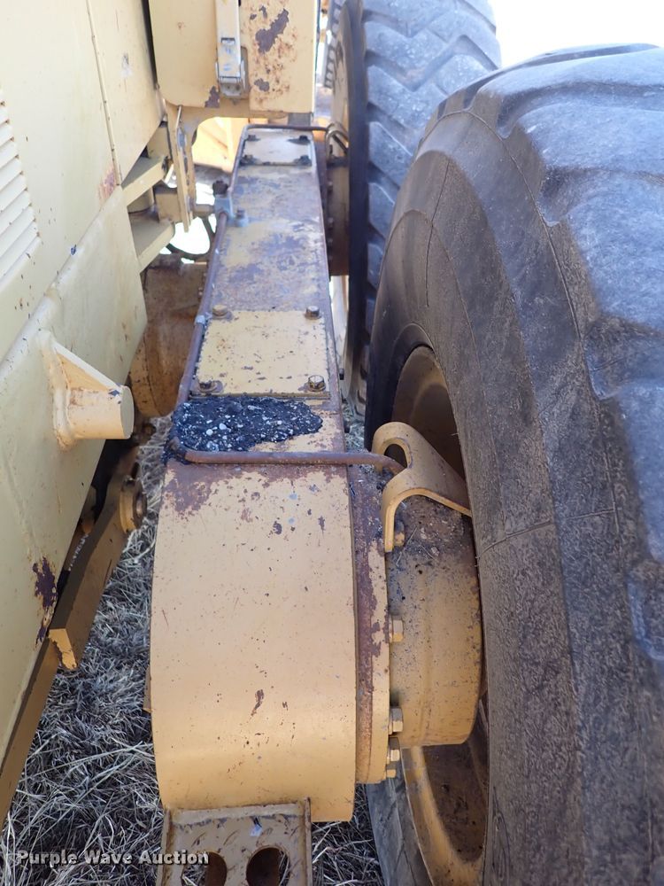 image for item DC4109 2001 Caterpillar 140H  motor grader