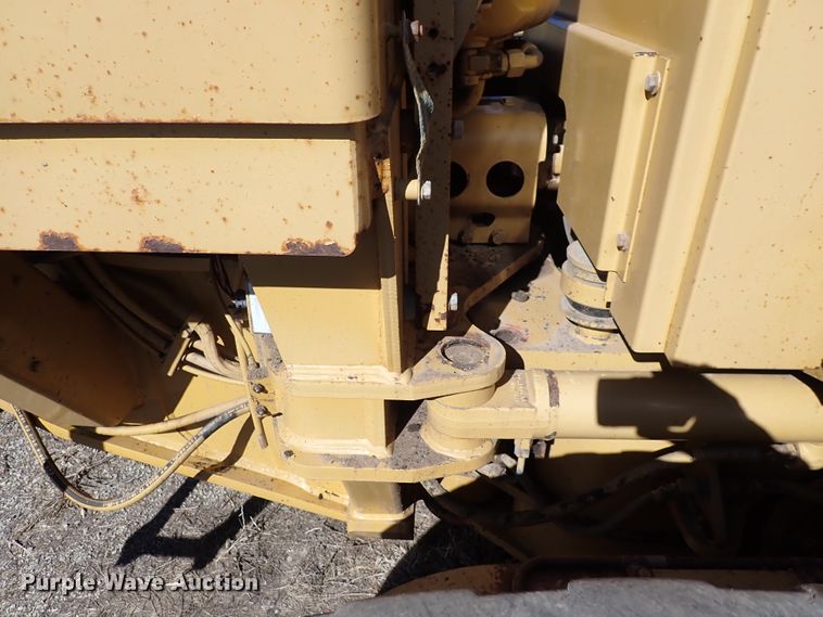 image for item DC4109 2001 Caterpillar 140H  motor grader