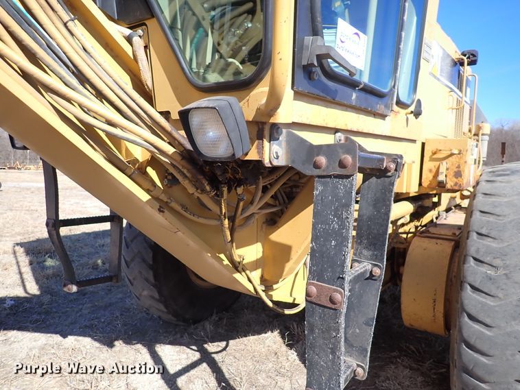 image for item DC4109 2001 Caterpillar 140H  motor grader