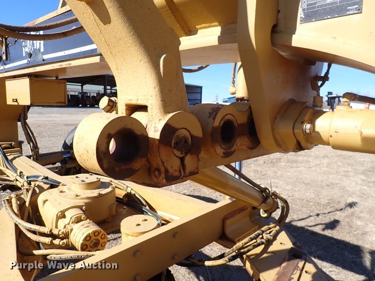 image for item DC4109 2001 Caterpillar 140H  motor grader