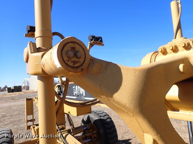 image for item DC4109 2001 Caterpillar 140H  motor grader